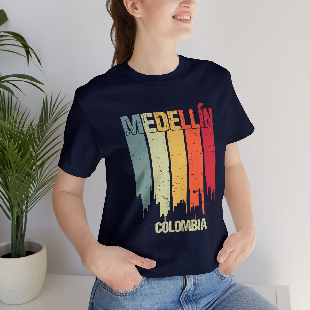 Medellín Throwback Vibes - Short Sleeve Tee